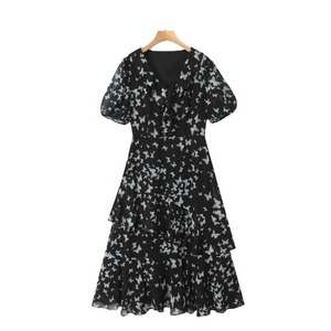 ชุดเดรสคอวีพิมพ์ลายผีเสื้อสีดำพร้อมระบายเอวเข้ารูปลำลองสวมใส่ได้ทุกวันสำหรับผู้หญิง - Product Image 1