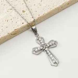 Minimalista Aço Inoxidável Religião Cristã Micro Pave Diamante Zircão Oco Cruz Colar Jóias para Mulheres Homens