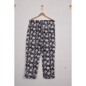 Conjunto de Pijama para Mujer con Estampado Artesanal, Ropa de Dormir Vintage de Algodón Satinado, Manga Tres Cuartos, Cierre de Botones al Frente, Ropa de Estar por Casa - Product Image 2