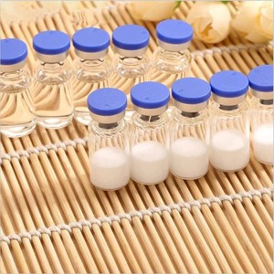 Flacon en verre carré transparent stérile de 5 ml et 10 ml pour poudre lyophilisée, flacon de pénicilline avec bouchon bleu pour sérum peptidique - Product Image 1