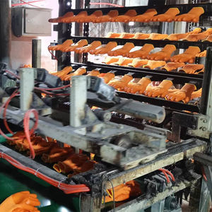 قفازات فاخرة عالية الجودة مطلية باللون البرتقالي وتتميز بالمزودة بمظهر واقٍ وتصميم يوفر حماية كبيرة للرجال وتتميز بقطع تغطية بجودة عالية ومطلية بـ Pvc - Product Image 6