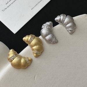 Boucles d'oreilles en argent pur S925, style minimaliste italien, croissant, rétro, bijoux en cristal exquis, vente en gros - Product Image 1