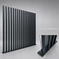 Clôture à lames verticales en aluminium 3D sur mesure, conception équilibrée pour l'intimité et la ventilation, idéale pour l'amélioration des maisons européennes