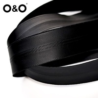O & O-All Size Zipper Factory Nylon Tape Fermeture à glissière réversible avec curseur en caoutchouc noir Rouleau de fermetures à glissière en nylon imperméable