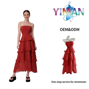 Abito midi da donna rosso con volant a strati e senza spalline - Product Image 1