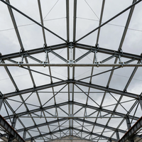 Structure en acier, hall industriel, ossature métallique, bâtiment préfabriqué