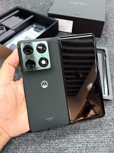 Smartphone Moto Razr Fold 5G, Display POLED <span class=keywords><strong>8</strong></span>.09" 2484*2232 120Hz, Octa Core Qualcomm SD <span class=keywords><strong>8</strong></span> Gen <span class=keywords><strong>5</strong></span>, 6000mAh, Ricarica 80W/50W Wireless, NFC, Android <span class=keywords><strong>6</strong></span> - Product Image 3
