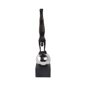Scultura Figura in Posizione Verticale su Sfera, Pezzo d'Arte per Arredamento Casa, Soggiorno, Scaffale, Ufficio - Product Image 4