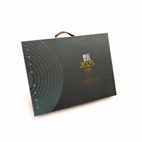 OEM Maßanfertigung |   Magnetverschluss-Geschenkbox mit PU-Tragegriff, Heißprägung-Logo |   Luxusverpackungen für Schmuck