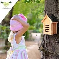Maison coccinelle en bois naturel