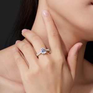 Anillo de Plata de Ley S925 con Moissanita Corte Esmeralda, Anillo de Diamantes de Lujo Ligero para Mujer, para Propuesta, Compromiso, Uso Diario, Regalo - Product Image 5