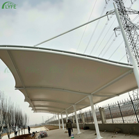 Abri de stationnement extérieur moderne Lyfe sur mesure pour villa et école, structure en membrane tendue PVDF