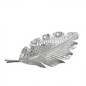 Plateau et plat décoratifs en feuille d'argent, décoration de table, plateaux en métal faits à la main, designs personnalisables, forme de feuille, pour la décoration de table - Product Image 1