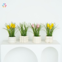 Tanaman Rumput Tulip Buatan Kecil dengan Alas Bola Lumut Tanpa Pot untuk Dekorasi Meja Rumah Musim Semi