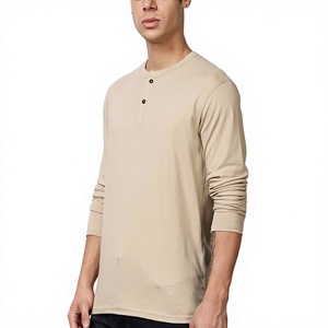 เสื้อยืดแขนยาวผู้ชายขายส่ง รับผลิตตามแบบ (OEM) พร้อมสกรีนโลโก้ คุณภาพพรีเมียม ผ้าฝ้าย 100% 220 GSM ดีไซน์คอเสื้อแบบเฮนลีย์ติดกระดุม 3 เม็ด - Product Image 5
