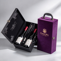 Kotak Hadiah Anggur Beludru Mewah untuk 2 Botol dengan Pegangan dan Kait Logam untuk 2 Botol Anggur Merah dengan Set Kemasan Aksesoris