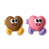 HS27 Breloques et pendentifs décoratifs en PVC en forme de cœur de dessin animé mignons et personnalisés pour sacs à dos, sacs à main, sacs bandoulière et sabots/chaussures