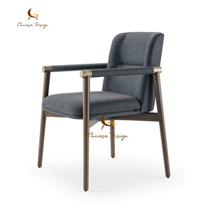Sedia da Pranzo Moderna in Legno Massello Stile Nordico, Poltrona Presidenziale con Schienale Robusto e Durevole - Product Image 1