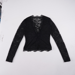 Blusa Elegante con Encaje y Transparencias, Top de Manga Larga con Cuello Atado y Detalles Transparentes, Prenda Elegante y Ajustada para Mujer - Product Image 2