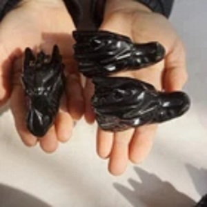 Vente en gros de têtes de dragon sculptées en obsidienne noire naturelle, figurine de dragon en obsidienne, cristal de guérison, décoration de bureau à domicile - Product Image 1