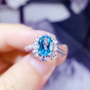 Anello da Donna con Zircone Tonalità Acquamarina Lucida, Gioiello Trendy per Uso Quotidiano - Product Image 4