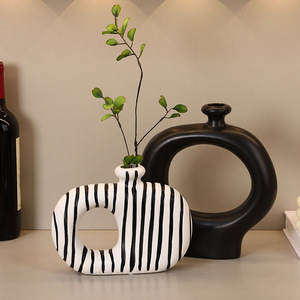 Jarrón de Cerámica Moderno con Diseño de Nudos de Cuerda de Mystic Arts para Decoración del Hogar y Exhibición en la Entrada - Product Image 3