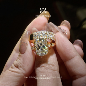 Anillo <span class=keywords><strong>de</strong></span> Compromiso <span class=keywords><strong>de</strong></span> Plata S925 con Baño <span class=keywords><strong>de</strong></span> Oro <span class=keywords><strong>de</strong></span> 18k y Diamante Moissanita Corte Cojín Alargado <span class=keywords><strong>de</strong></span> 10ct, Color D, Claridad VVS1, Certificado GRA, para Propuesta - Product Image 1