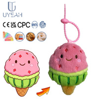 Porte-clés en peluche UYEAH OEM/ODM personnalisé, mini figurine de frites de dessin animé, jouet en peluche doux en forme de nourriture, cadeau pour sac