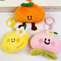 Porte-clés en peluche créatif et mignon en forme de fruit, modèle QF005, un charm féminin polyvalent parfait pour sacs et jouets
