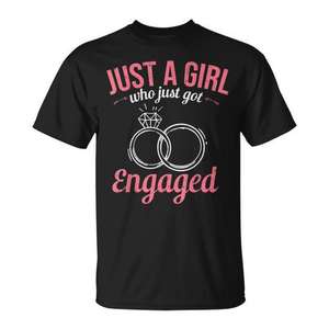 T-shirt « Just A Girl Who Just Got Engaged » pour la célébration de la fiançailles des couples - Product Image 1