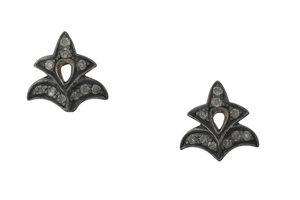 Boucles d'oreilles clous en forme de feuille de cristal plaqué or noir - Élégantes boucles d'oreilles clous botaniques pour femmes et filles, bijoux de mode stylés pour un usage quotidien - Product Image 3