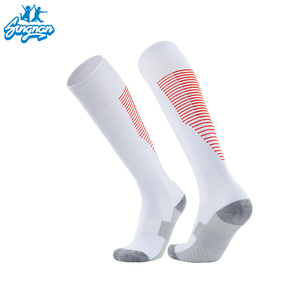 Logo personnalisé athlétique hommes chaussettes <span class=keywords><strong>de</strong></span> football personnalisé <span class=keywords><strong>bas</strong></span> doux course <span class=keywords><strong>Compression</strong></span> genou haut coton tricot jeunesse Sport Grip chaussettes - Product Image 5