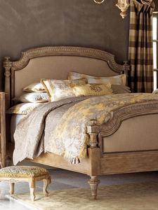 Letto King size in legno massello di rovere intagliato retrò in stile francese di lusso - Product Image 4