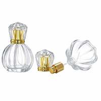 Flacon de parfum en verre haute transparence avec pulvérisateur à pompe, design robuste et lisse, affiche parfaitement la couleur originale du parfum