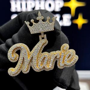 Collar con colgante de corona de moissanita estilo hip hop, con nombre personalizado, chapado en oro y plata, con letras estilo 'Iced Out' y engaste de corona, unisex - Product Image 1