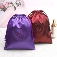 Vente en gros sac à cordon en satin réutilisable avec logo personnalisé pour perruque pochette d'emballage cosmétique cadeau de voyage sacs à poussière en soie