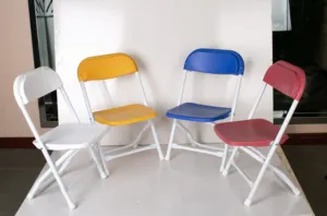 كراسي قابلة للطي للأطفال والكبار والأكثر شعبية في الحدائق الخارجية والحفلات الداخلية والقابلة للطي خفيفة الوزن مصنوعة من البلاستيك باللون الأبيض مناسبة لأحداف الزفاف والأعراس - Product Image 6