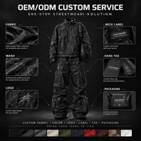 Ensemble cargo techwear pour homme avec logo personnalisé, veste enduite de cire et pantalon ample, tenue utilitaire streetwear noire, directement de l'usine