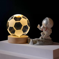 Vente en gros de veilleuse à affichage LED moderne 60mm K9 en cristal 3D gravé au laser lune univers série boule USB ABS bois bricolage