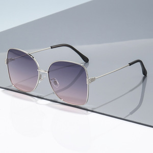 Gafas de sol polarizadas elegantes para mujer, montura plateada, protección UV400, lentes TAC para conducir, viajar, moda - Product Image 1