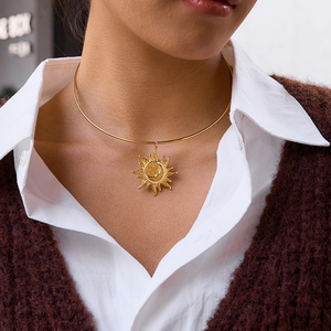 Collar de Gargantilla con Colgante de Sol y <span class=keywords><strong>Luna</strong></span> en Acero Inoxidable Chapado en Oro, con Extensor, Impermeable, Hipoalergénico, Joyería de Moda para Mujer - Product Image 3