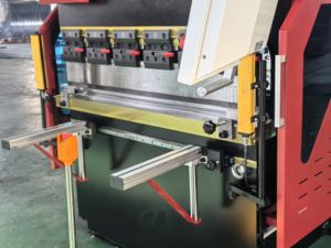 Máquina de Dobragem de Chapas Metálicas CNC WC67K 40T1200mm com Controlador TP10S - Product Image 4