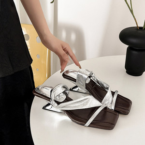 Sandales plates en cuir pour femmes, style nouveau, bout carré, plateforme simple, tendance et polyvalentes, faciles à enfiler. - Product Image 4