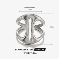 Bague en or en acier inoxydable texturé, style minimaliste avec anneaux géométriques exagérés, bijoux irréguliers tendance et à la mode
