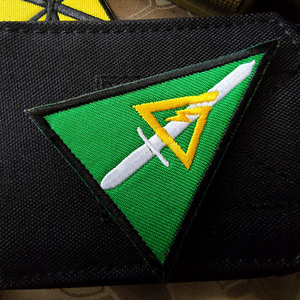 Cổ Đồng bằng lực lượng màu sắc phù hợp với thêu vá bốn bộ phận móc và vòng lặp huy hiệu cho ba lô Áo khoác mũ may mặc bánh - Product Image 3