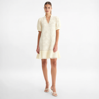 Robe mini trapèze en dentelle ajourée ivoire à col en V, manches bouffantes et ourlet plissé à volants, personnalisable, vente en gros, robe d'été pour femme