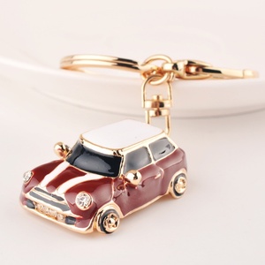 Porte-clés en forme de voitures en émail multicolore personnalisé en gros Porte-clés pendentif voiture en métal goutte d'huile - Product Image 4