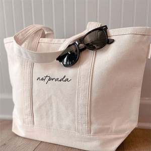 กระเป๋าผ้าแคนวาสออร์แกนิคขนาดใหญ่แบบกำหนดเอง พิมพ์โลโก้ตามขนาดที่ต้องการ เป็นมิตรกับสิ่งแวดล้อม รีไซเคิล ใช้ซ้ำได้ สำหรับใส่ของช้อปปิ้ง - Product Image 1