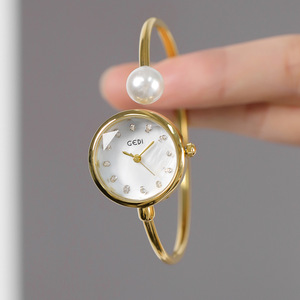 Reloj de Cuarzo de Moda para Mujer con Esfera Pequeña de Lujo y Correa de Perlas con Esfera de Nácar - Product Image 6