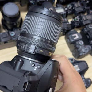 Cámara Digital <span class=keywords><strong>Nikon</strong></span> <span class=keywords><strong>D5300</strong></span> + Lente con Zoom VR de 18-105 mm, Diseño Compacto, Video Full HD para Principiantes y Fotografía al Aire Libre - Product Image 6